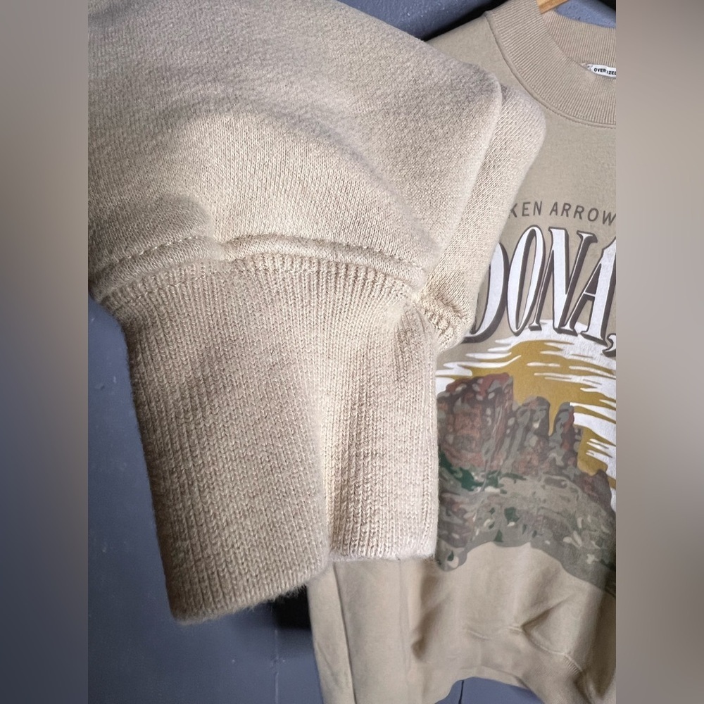 Abercrombie & Fitch Oversized Sweatshirt Sedona AZ Graphic Crewneck Size Small - Picture 6 of 7